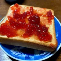 いちごジャムトースト|はっちぃさん