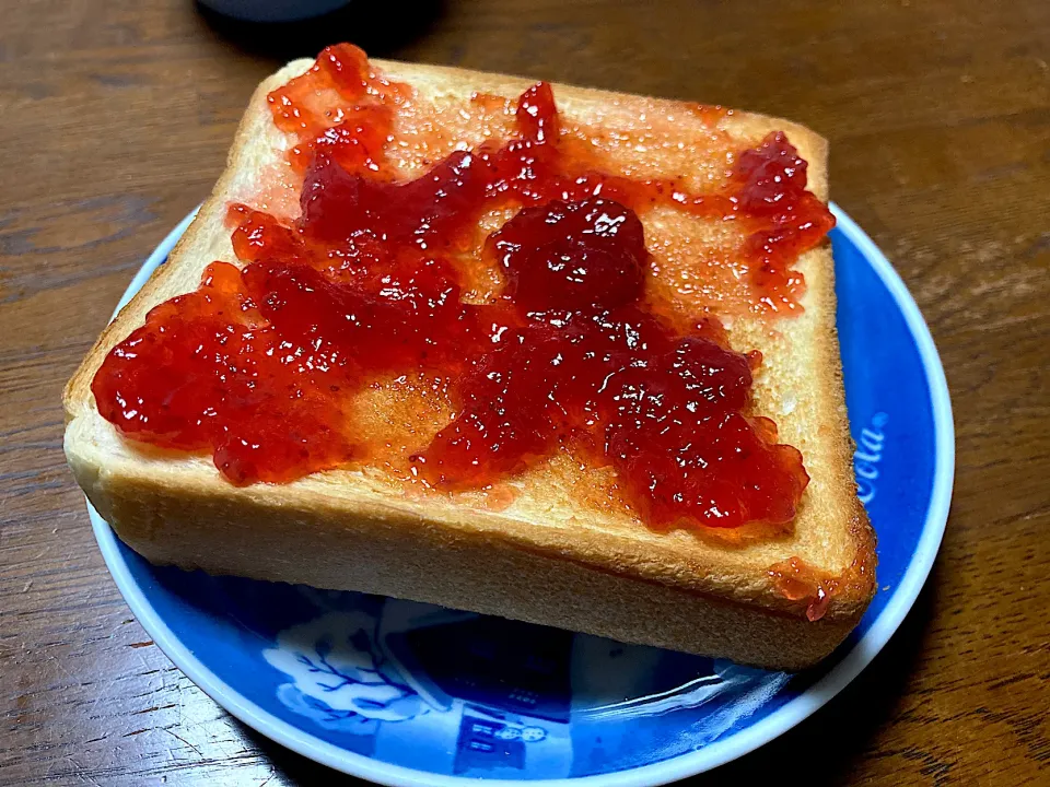 いちごジャムトースト|はっちぃさん