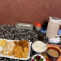 東大阪市七軒家　なにわ食堂のミックスカツ(トンカツ&チキンカツ)ランチダブル　　味噌汁漬物ふりかけご飯おかわり自由(ソースはデミグラスマヨネーズ塩をチョイス)|タカちゃんさん