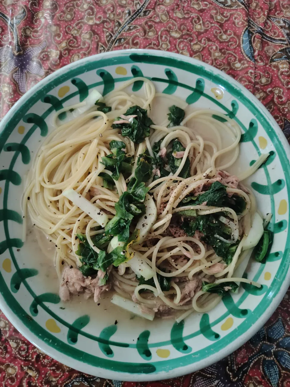 ツナ(水煮缶)　大根　大根の葉(冷凍)のパスタ　　　　ノンオイル&フライパンひとつ|はやとさん
