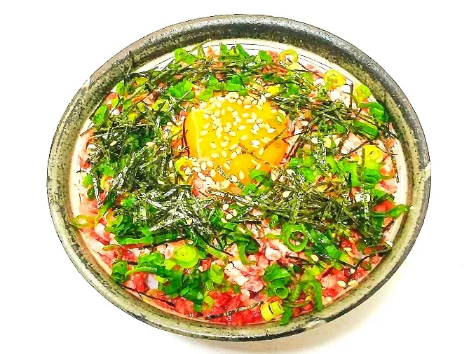 【凍ったまま熱々のご飯にかけよう🎯】熊本県産「馬とろ丼」😋|Falco*さん