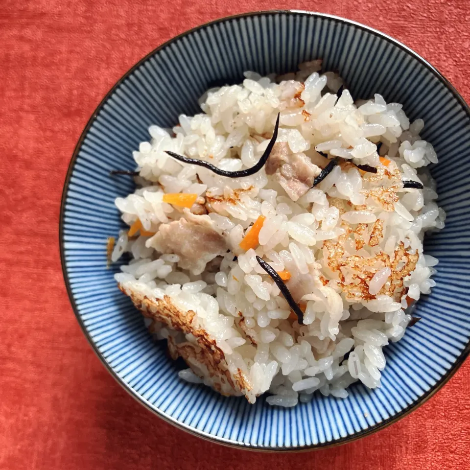 みずほさんの料理 おでんのつゆ(汁)で炊き込みご飯|izoomさん