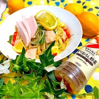 レモンとサラダチキンのパスタ|ぷーはるひゅうさん