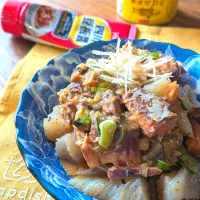 鯖味噌煮缶とこんにゃくのピリ辛煮🌶️