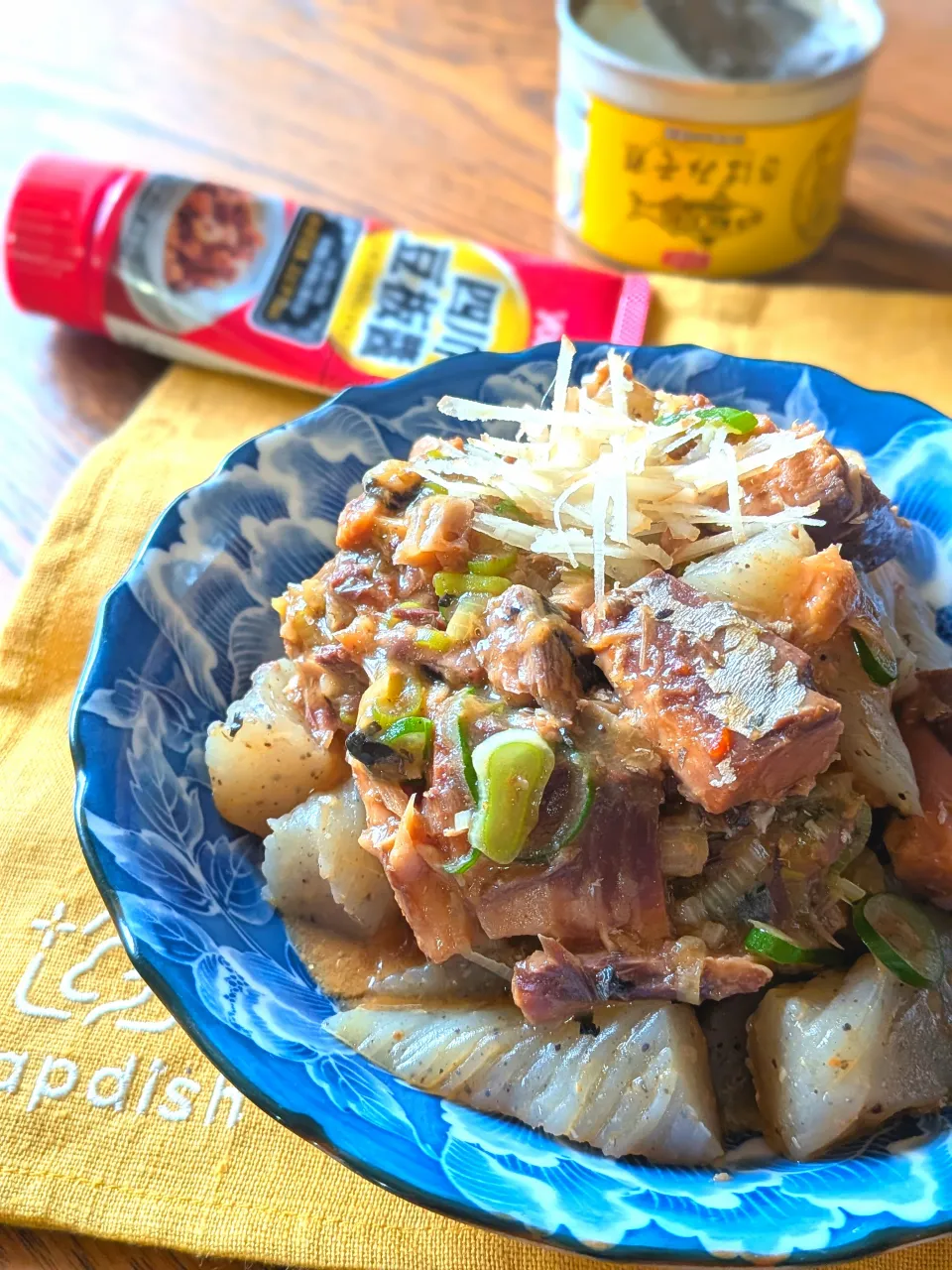 鯖味噌煮缶とこんにゃくのピリ辛煮🌶️|fumfumさん
