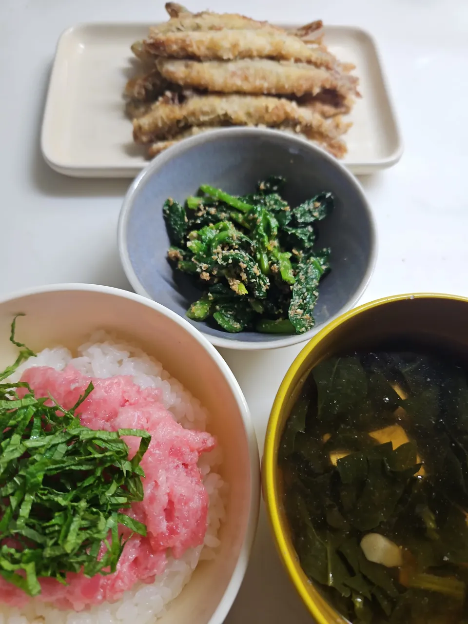 ☆夕飯☆ネギトロ丼、すまし汁、ほうれん草ゴマ和え、ワカサギ唐揚|ｼｮｺﾗさん