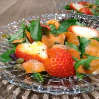 スモークサーモンといちごのサラダ|古尾谷りかこさん