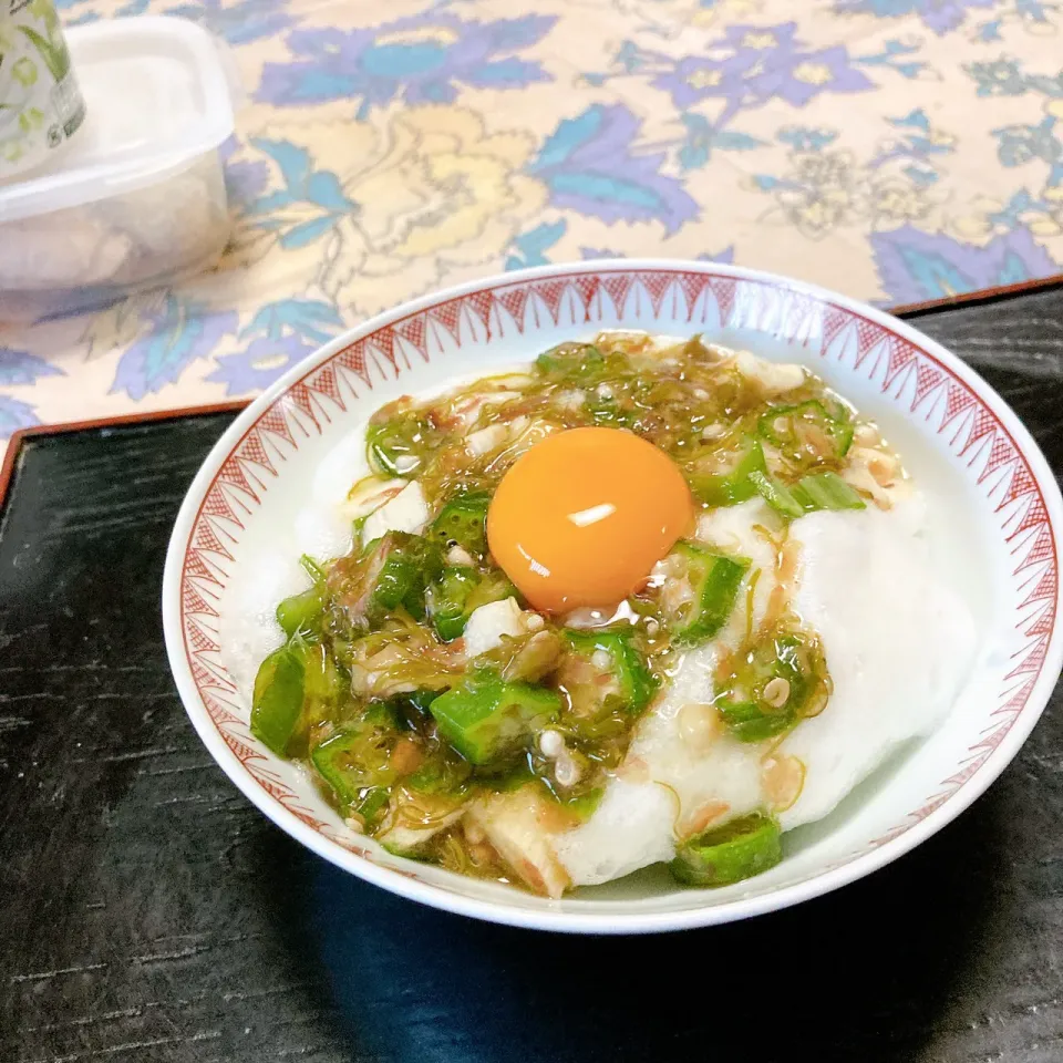 grandmaの晩ごはん☆ 今夜は昨日のネバネバ丼…
白身のふわふわの玉子かけご飯とミックス…
これ美味しい😋
鶏ハムなど、などで頂きます|kaoriさん