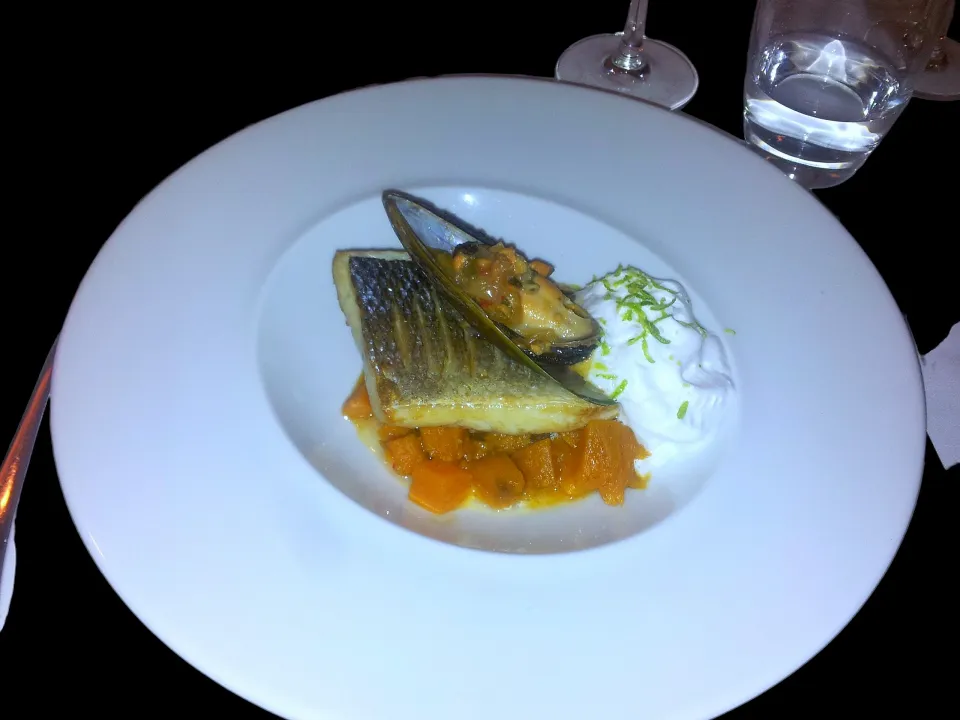 🇫🇷Sea bass fillet with mussels, Vichy carrots and horseradish chantilly cream🇫🇷|KWAII69さん