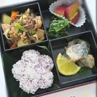 肉じゃがの献立　松花堂弁当風|あゆみ│ハレシピさん