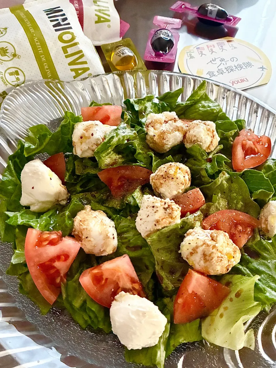 トマトとモッツァレラのサラダ🥗|あやめもちもちさん