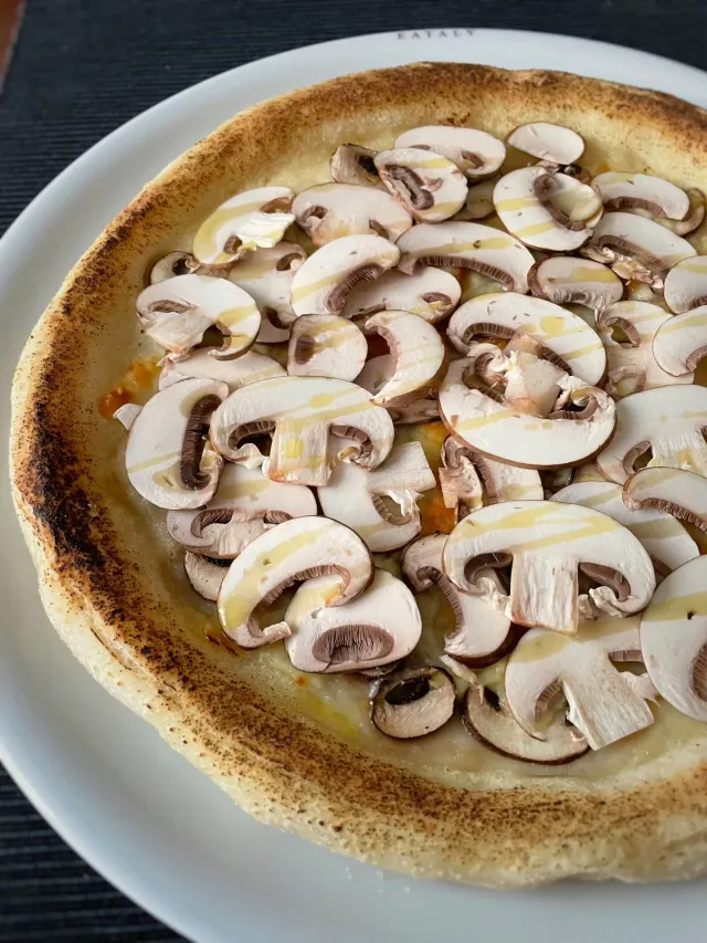 Snapdishの料理・レシピ写真:マッシュルームピザ🍕｜ころっとかわいい♡マッシュルームは好きですか？