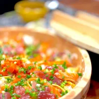 ちらし寿司、くず野菜のお吸い物、塩麹の鶏肉じゃが