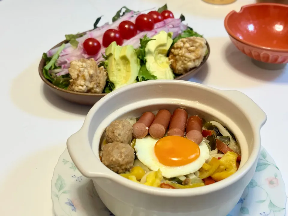 白味噌仕立ての和風ポトフ鍋うどん🍲　アボカドと唐揚げのサラダ🥗　ナッツ＆蜂蜜ヨーグルト🍯|マニラ男さん