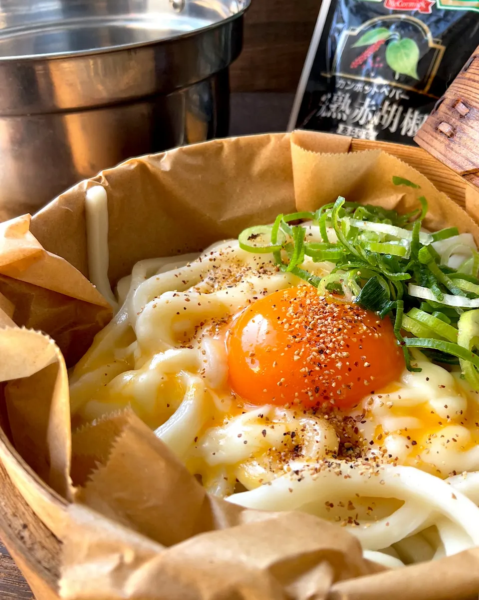蒸籠で釜玉チーズうどんwith完熟赤胡椒|9421beruさん