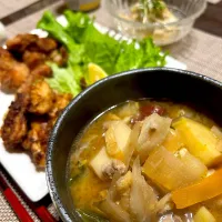 夕飯はあるものでやっつけ感満載な唐揚げ&豚汁&鯖缶ナムル😆|まなまな♡さん