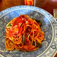 スパゲティナポリタンとシラチャー| つるひめさん