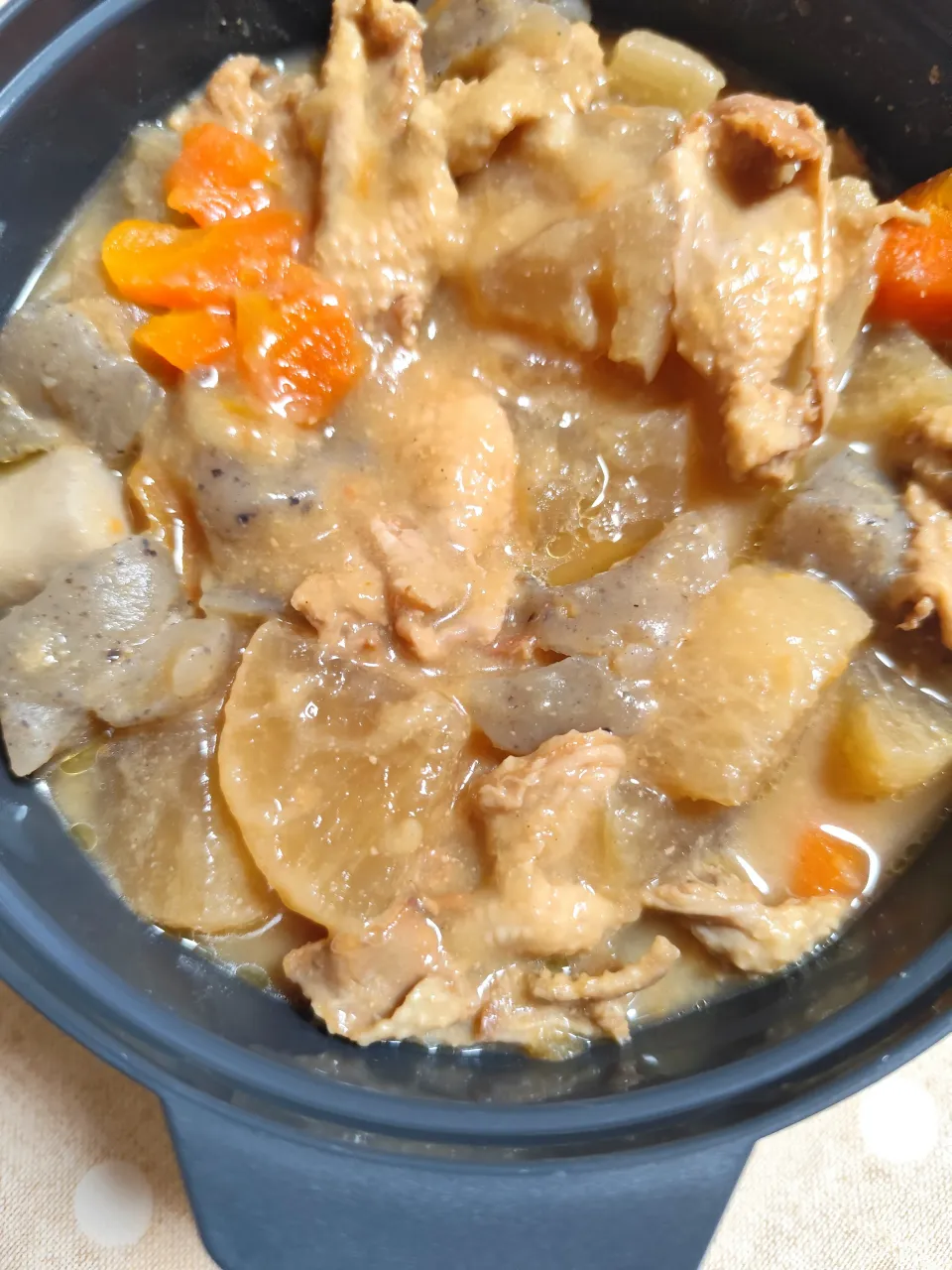 お義母さん作鶏皮味噌煮、私作はいつもの生協たまごスープ炊き込みご飯|m.rafuさん