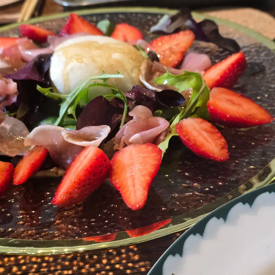 イチゴのブラータ|オハナシマンさん