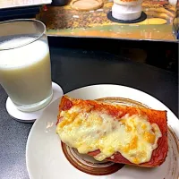 中途半端なおやつタイムあはっ🍭具のないピザトースト| ペディープープちゃんさん