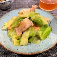 鶏肉と春キャベツと柚子胡椒炒め🥢| Saori.Sさん