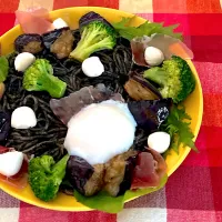 ブロッコリーとナスのイカスミパスタ🍝| サクラピンクさん