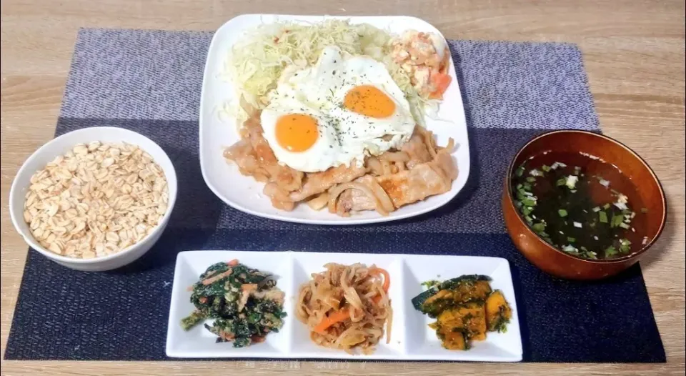 豚ロースの味噌しょうが焼き
目玉焼きのせ
人参サラダ

ほうれん草の胡麻和え
ひき肉もやし
のり塩かぼちゃ|原田智基さん