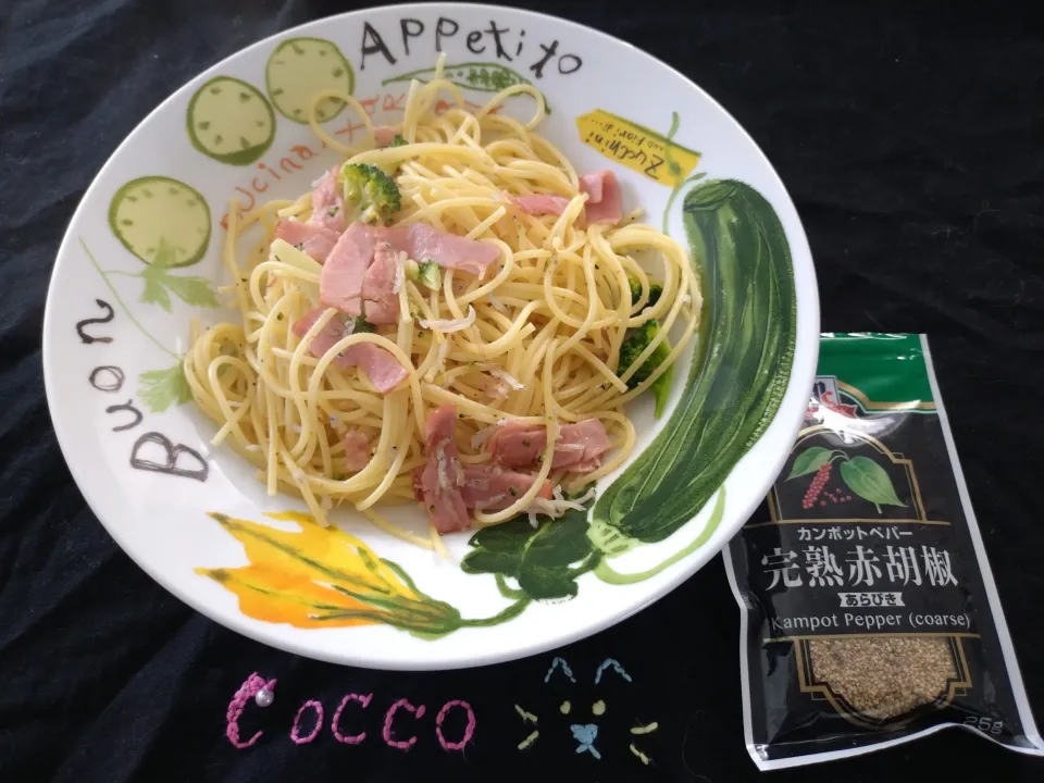 カリカリベーコンとカリカリジャコのパスタ✨|cocco+さん