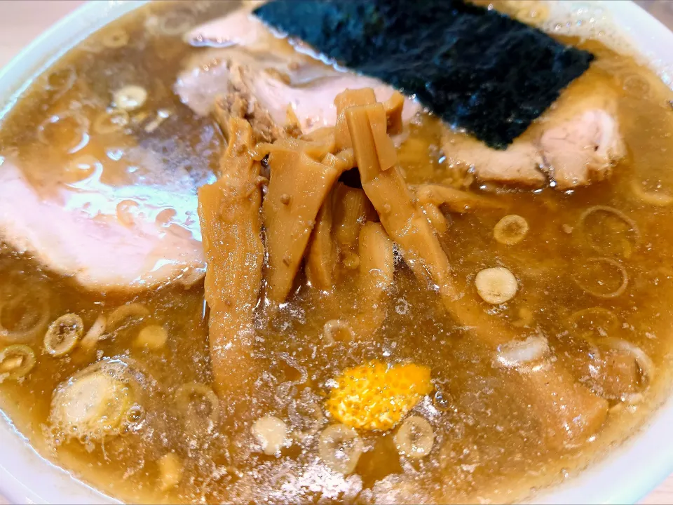 【2/27までの期間限定】 
【完全キャッシュレス対応】
【TRYラーメン大賞2025-2026 
名店MIX部門5位】 
【食べログ ラーメン TOKYO 
百名店 2023~2025 選出店】 
桜上水 船越 
中華麺 ~節と煮干の醤油~ 小 
  (150g、1,200円) 
＋生卵 (限定専用、100円)
＠桜上水4分
26051
〈醤26塩11噌󠄀4タ2出3F2冷0チ1混1つ0担1〉
|大脇さん