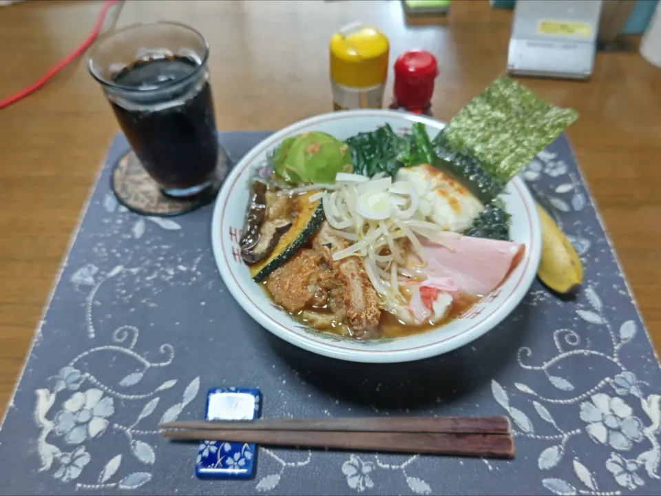 特製ラーメン、コカ・コーラ(昼飯)|enarinさん