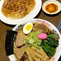 昔風ラーメンと冷凍餃子