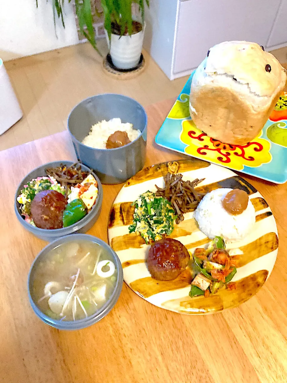 朝焼きぶどう食パン🍞と旦那さんお弁当＆myランチプレート|さくたえさん