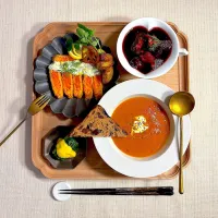 サーモンレアカツとフレッシュトマトポタージュの献立|すずさん