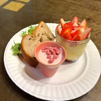 娘の朝ごはんヨーグルト|かっちゃん杉さん