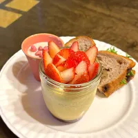 苺のプリンアラモード🍮|かっちゃん杉さん
