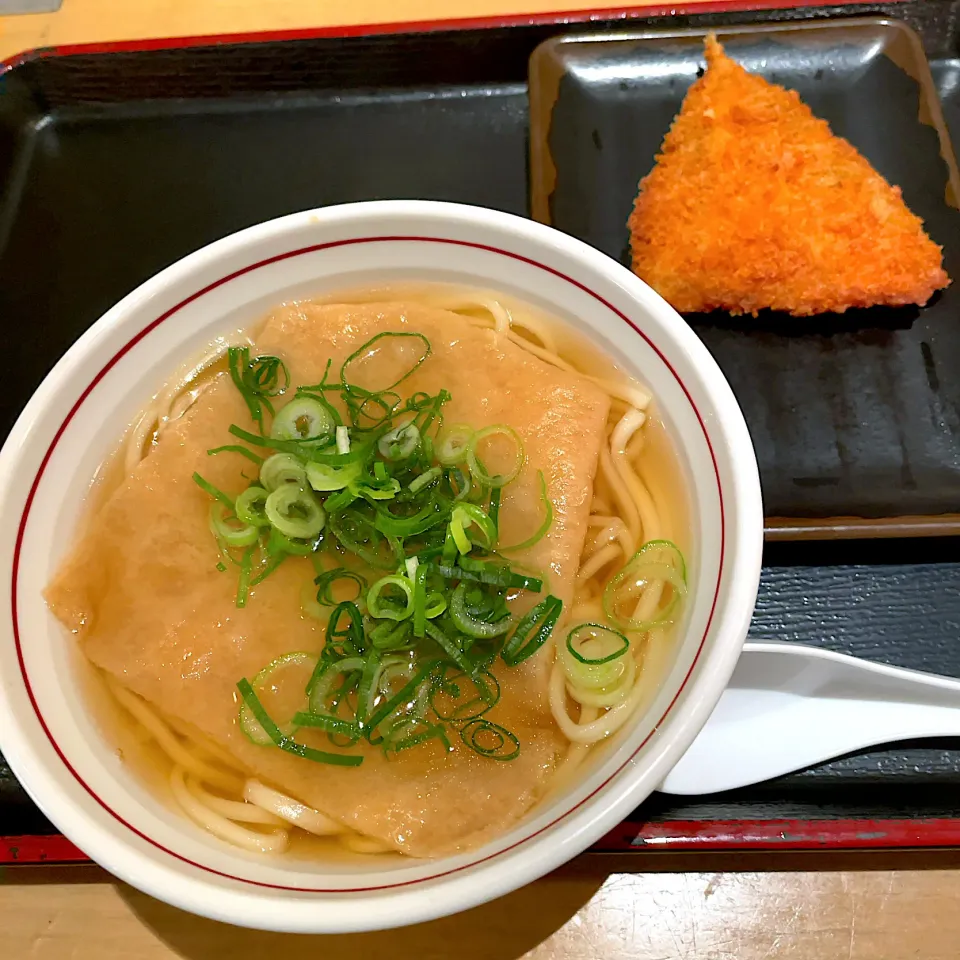 きつねうどん w/ アジフライ|T. Wonderさん