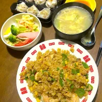 チャーハンと冷凍焼売