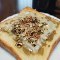 ようかんを敷いたチーズトースト|macchinaさん