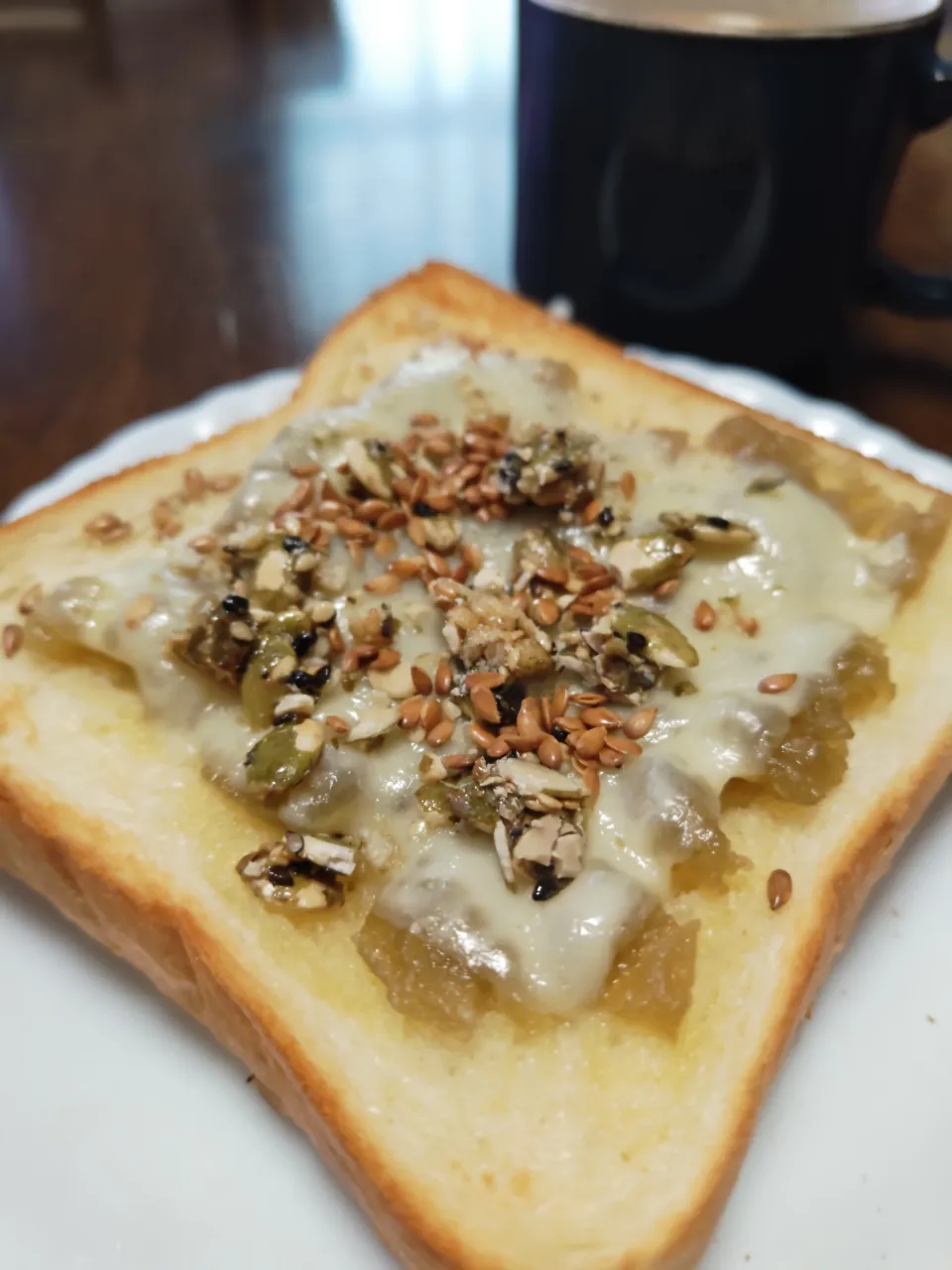 ようかんを敷いたチーズトースト|macchinaさん