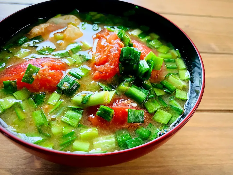 焼きトマトと卵・ニラの味噌汁　日記的メモ|ご飯はん♪さん