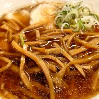 【1956年創業】 
中華そば 共楽 
竹の子そば (葱多め、1,050円) 
＋麺大盛 (50g、50円) 
＋生卵 (別椀、50円) 
@銀座2分、銀座一丁目、東銀座 
(JR東京駅から徒歩分) 
26053
〈醤28塩11噌󠄀4タ2出3F2冷0チ1混1つ0担1〉