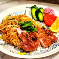 タイのインスタント焼そばとガイヤーン|ひかるさん
