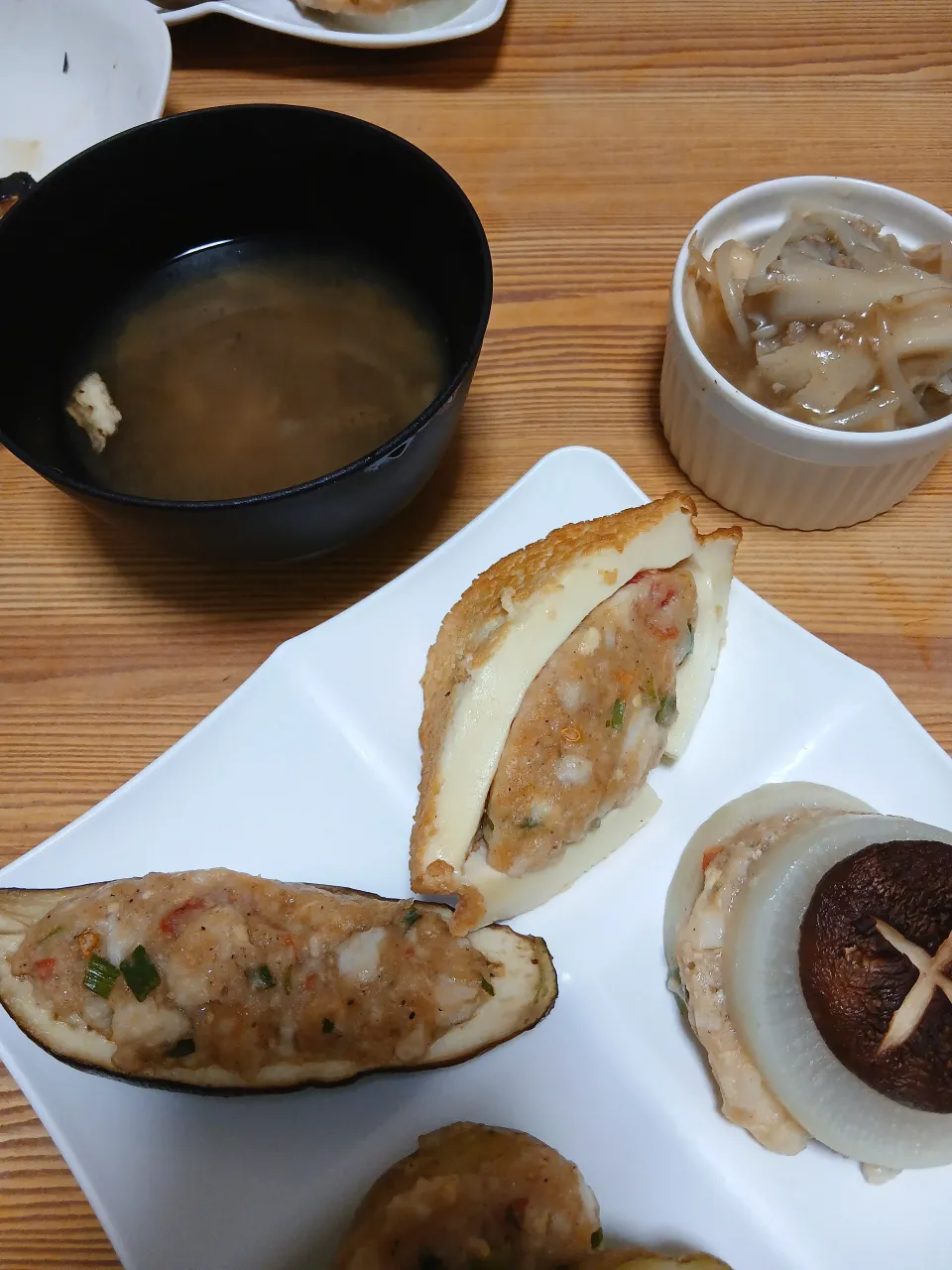 厚揚げともやしの和風餡とはんぺんとトマトの肉詰めたち(*´ω｀)✨|ぽんすけさん