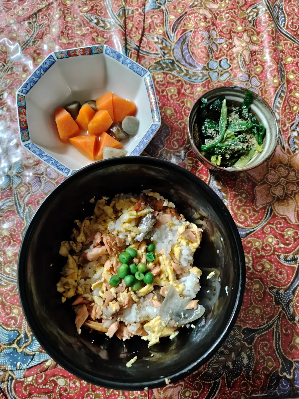 レンチン夕食　鮭の寿司、人参　牛蒡の炊合せ(ほんだし、砂糖)、ほうれん草の白ごま和え|はやとさん