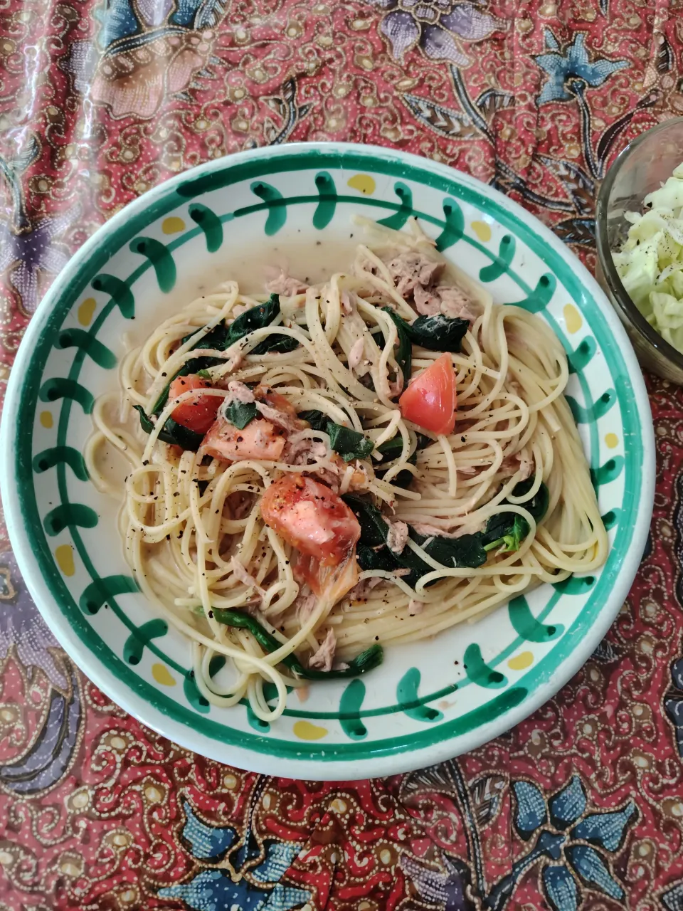 完熟生トマト　ツナ(水煮缶)　ほうれん草のパスタ|はやとさん
