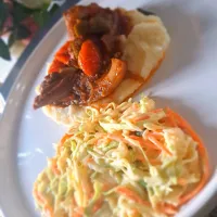 mashed potatoes,pork stew and coleslaw|tahさん
