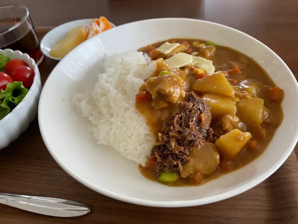 チキンカレー、牛しぐれ煮のせ🍛|みーぬさん