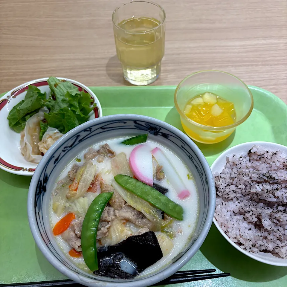 寮の晩ごはん😋ちゃんぽん風ラーメン|すかラインさん