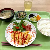 寮の朝ごはん😋炒り卵とリオナソーセージ