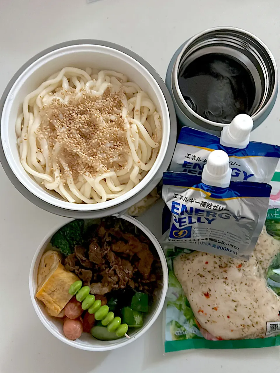 焼肉
チーズウインナー
卵焼き
きゅうりの漬物
ブロッコリー
枝豆
うどん(揚げ玉・ごま・麺つゆ)
エナジーゼリー×2
サラダチキン|ayumomさん